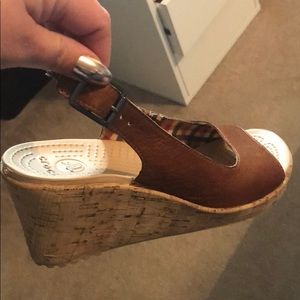 Crocs Peeptoe slingback wedges. Extremely comfy 8w